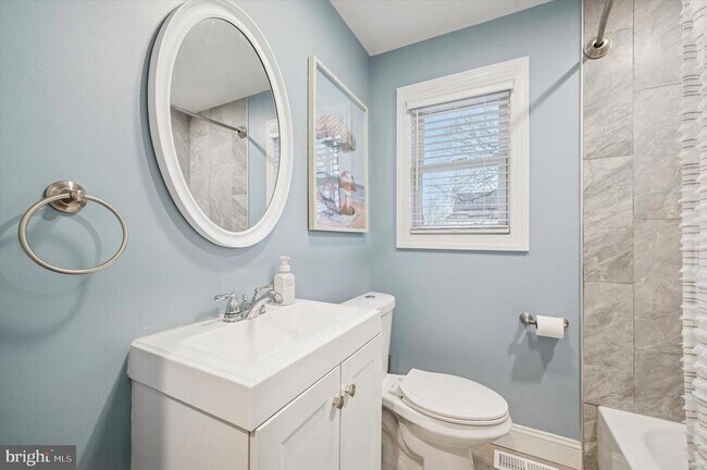 Building Photo - 607 Jackson Ave