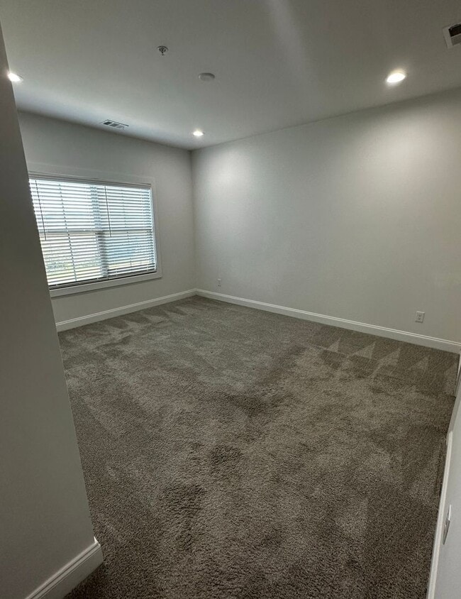 Building Photo - Luxury Town Home - Williamson County