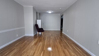 Building Photo - 330 Hudson St