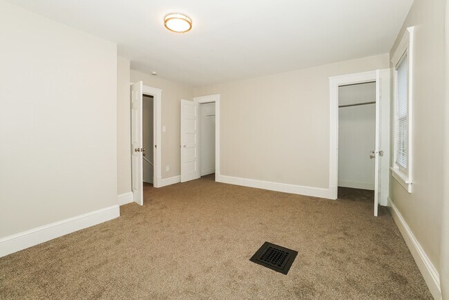 Building Photo - Charming 3-Bedroom Cleveland Home
