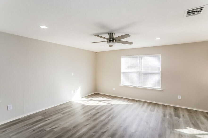 Building Photo - 549 Crystal Springs Dr
