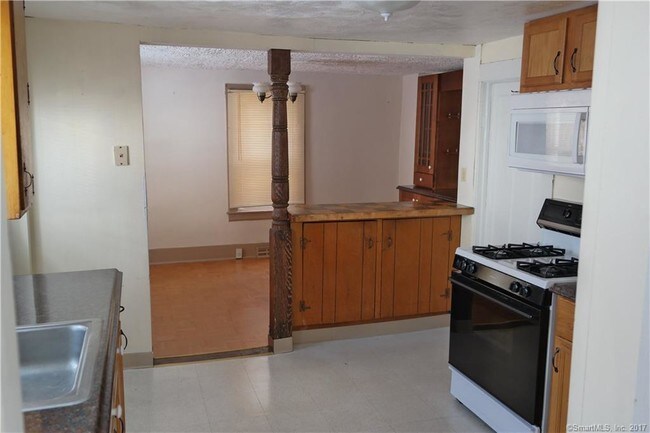 Building Photo - 13 Wallace St