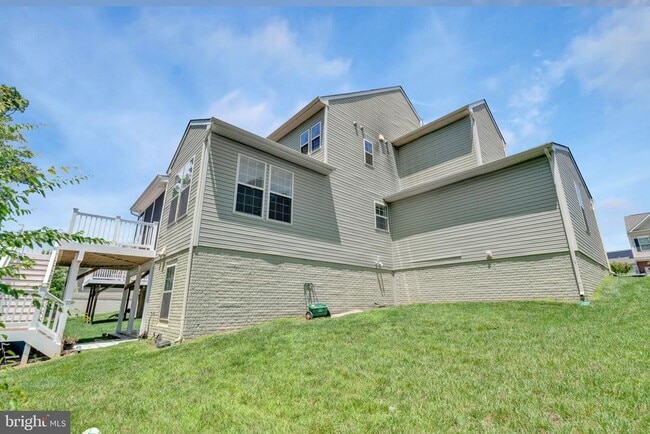 Building Photo - 8008 Hubble Dr