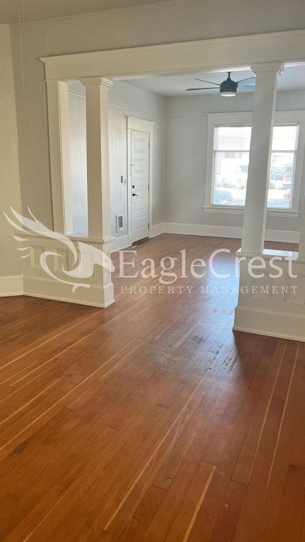 Building Photo - 105NSP