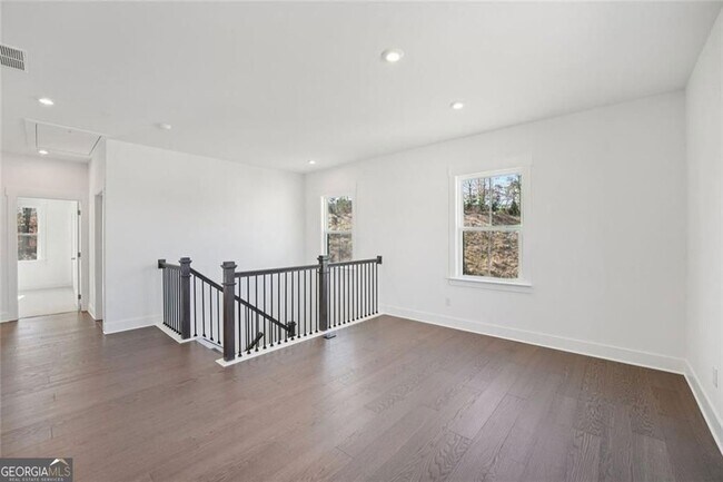 Building Photo - 2815 Medford Dr