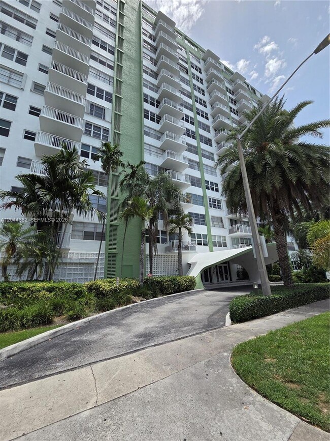 Building Photo - 2100 Sans Souci Blvd