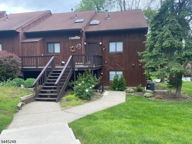 Building Photo - 5 Sugar Loaf Ct