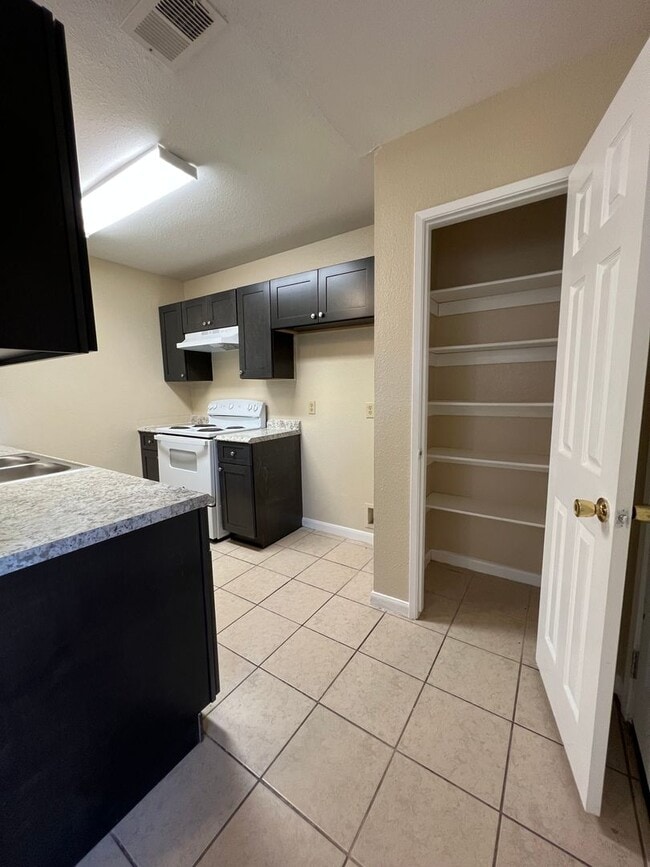 Building Photo - Newly refreshed 2BD/2BA duplex in Eagle Lake, TX.