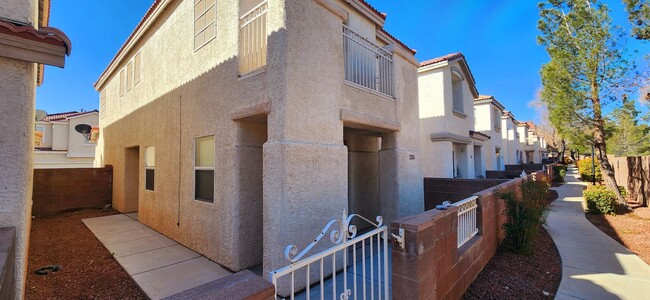 Building Photo - Condo in Gated Genevieve Court