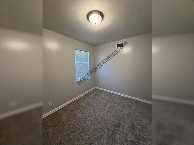 Building Photo - 7720 Bradley Dr