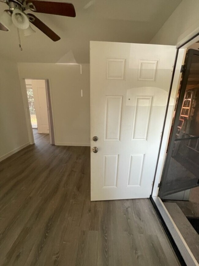 Building Photo - Updated Granny Unit-Prime Montgomery Villa...