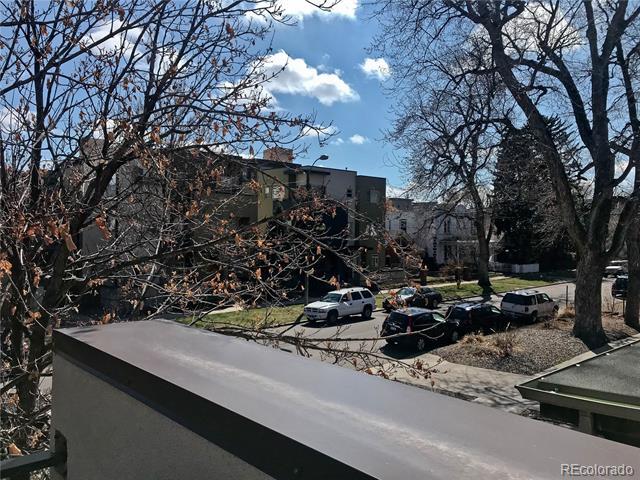 Building Photo - 1883 Vine St