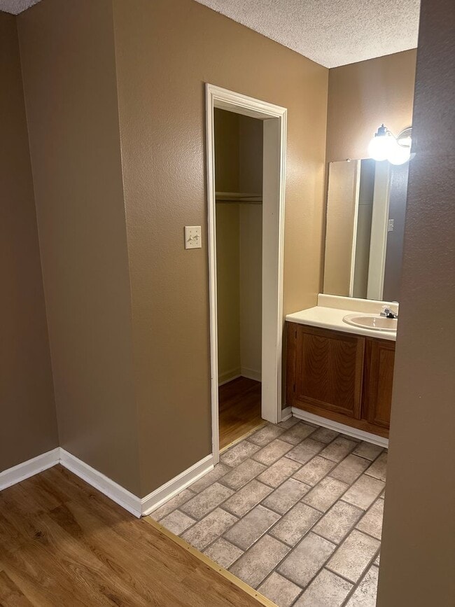 Building Photo - 2 bedroom 2 bath townhouse in Thibodaux