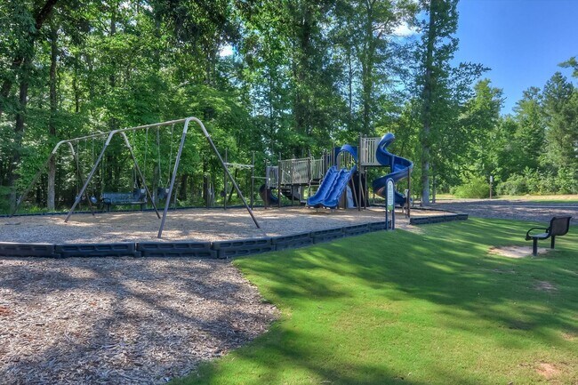 Building Photo - 3 Bedroom 2.5 Bath in Canterbury Farms!