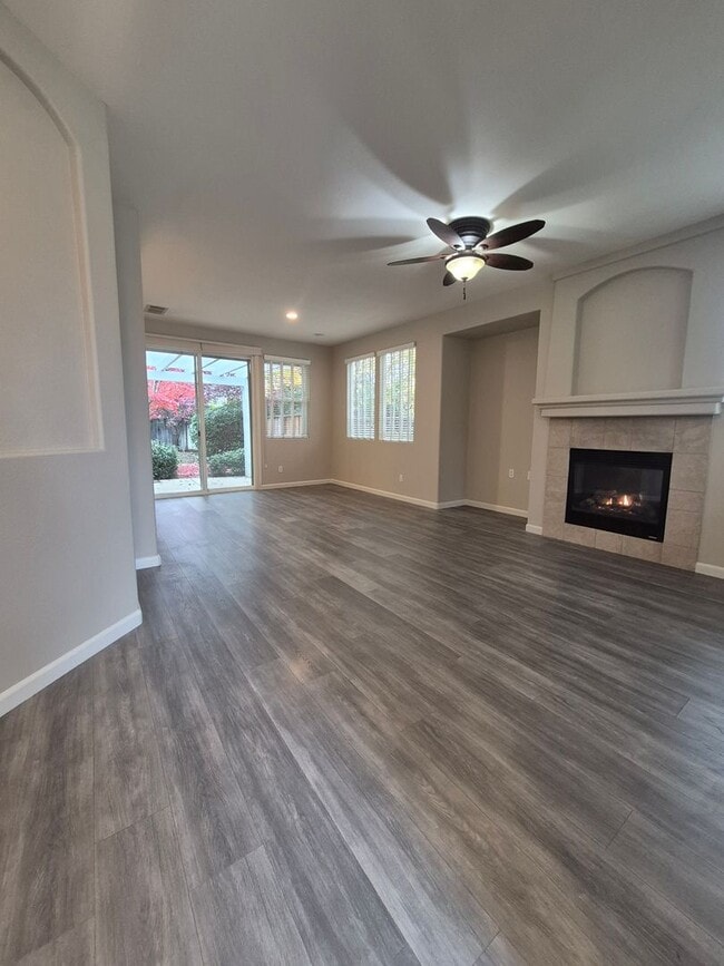 Building Photo - Now Leasing!! 3bd/2ba Gorgeous Single-Story Home Located In Roseville