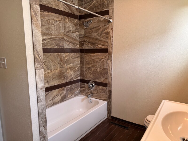 Building Photo - 302 E Sandstone St