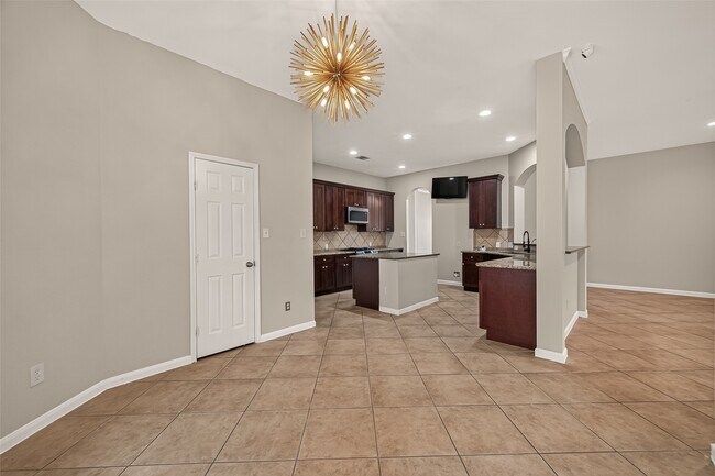Building Photo - 706 Silver Creek Cir