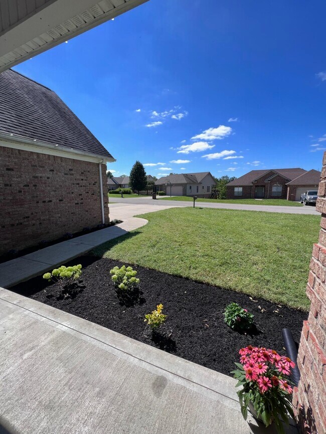 Building Photo - 212 Lakeside Dr