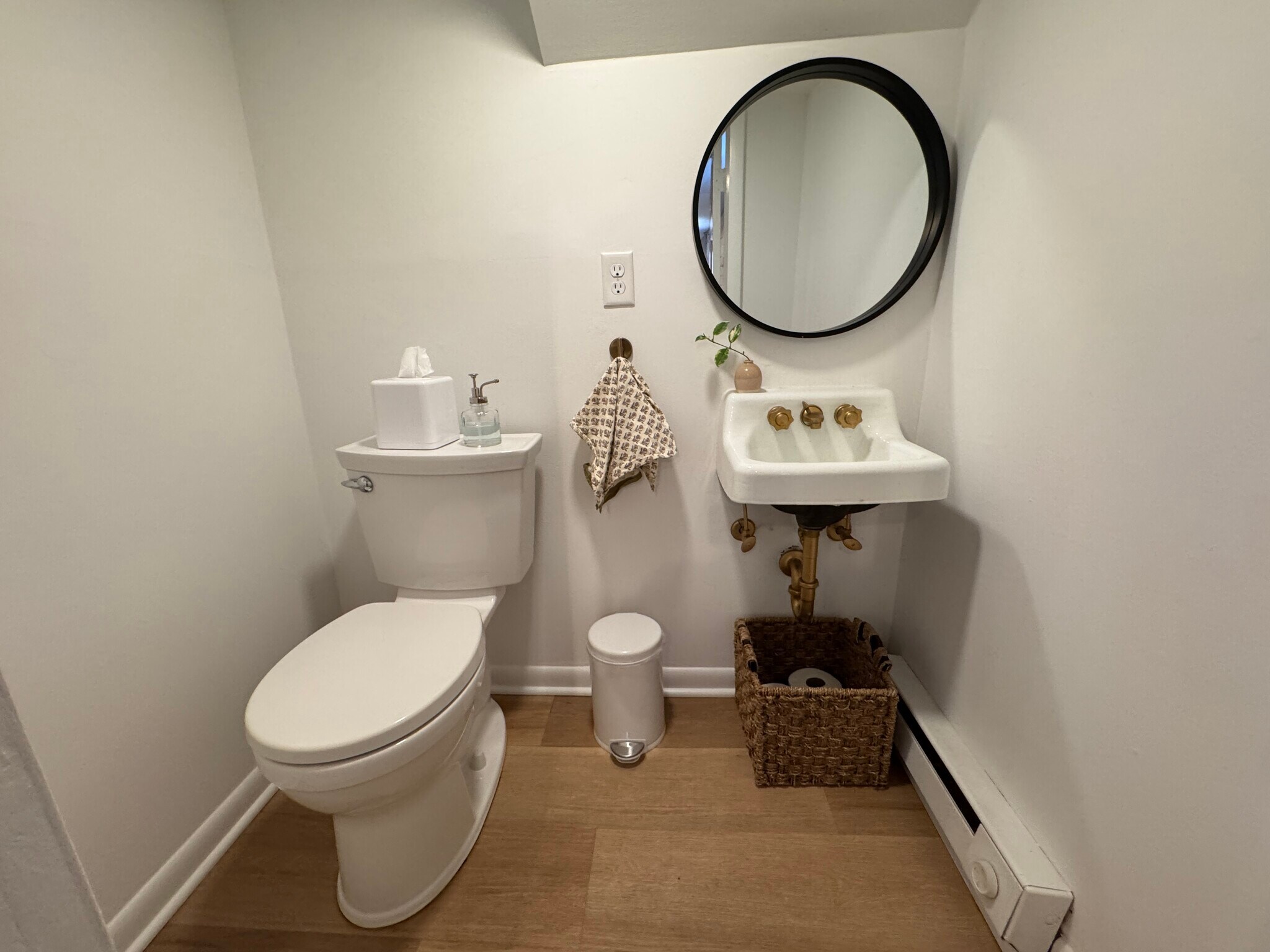 Half Bathroom - 26 East St
