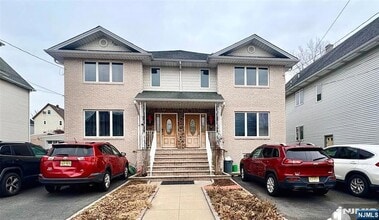 Building Photo - 32 Orchard St