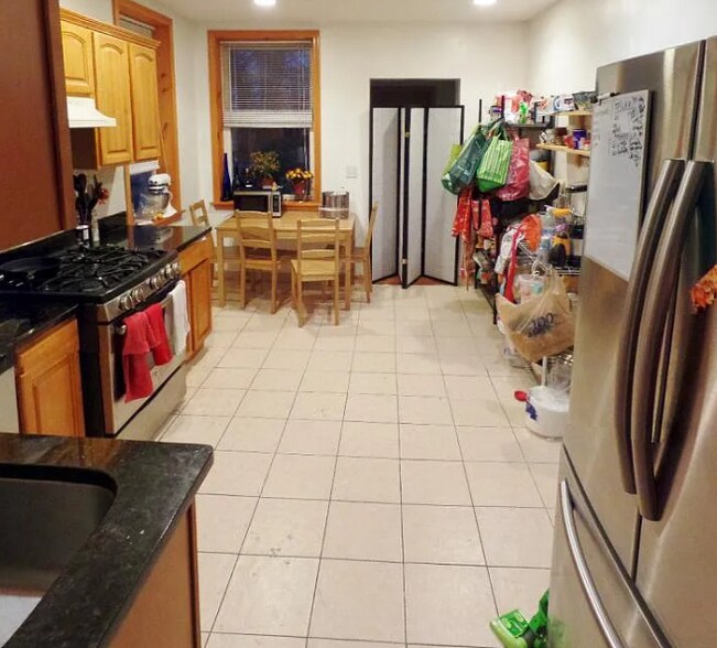 Building Photo - 25 Gibbs St