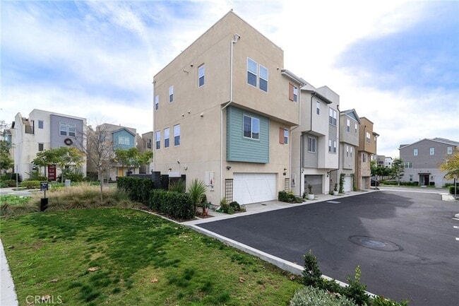 Building Photo - 6 Pony Ct