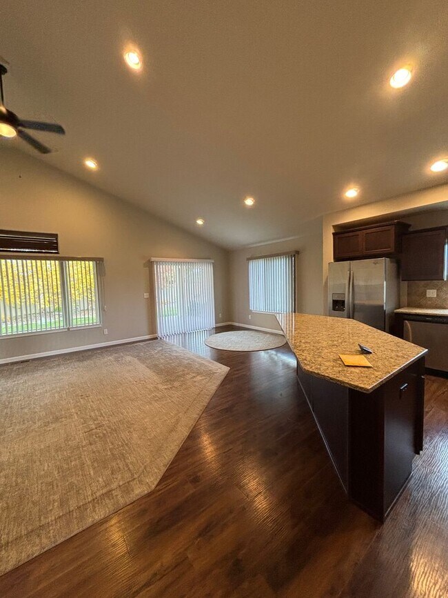 Building Photo - Beautiful 4-Bedroom, 3-Bathroom Home with ...