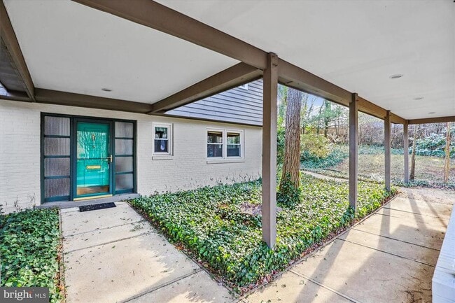 Building Photo - 6154 Beachway Dr