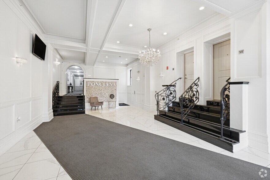 Lobby Photo - Ponciana