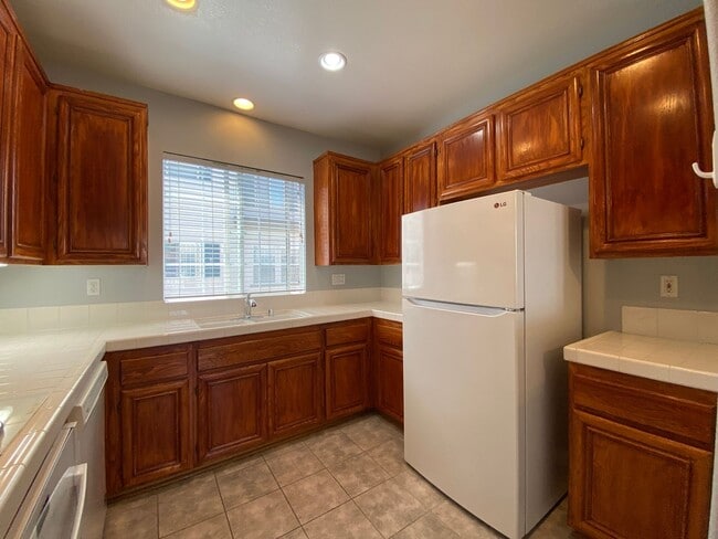 Building Photo - Beautiful Townhome in the Cascada Communit...