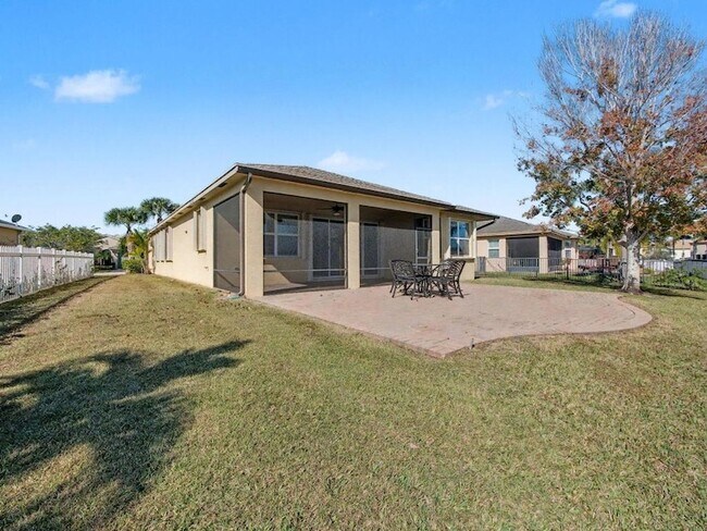 Building Photo - 12115 SW Bennington Cir