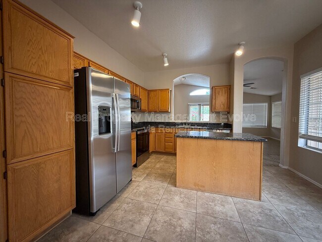 Building Photo - 6814 W Louise Dr