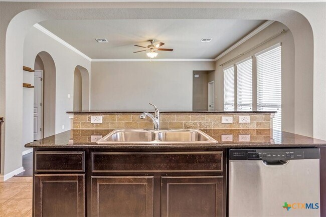 Building Photo - 515 Cross Dr.