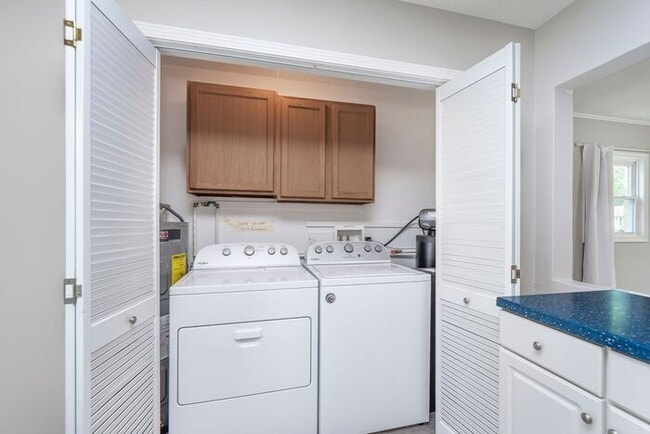 Building Photo - Beautifully updated home located in the he...