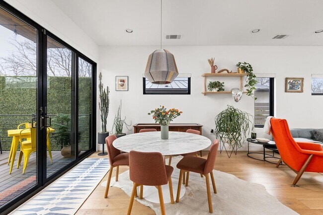 Building Photo - 1502 Waller St