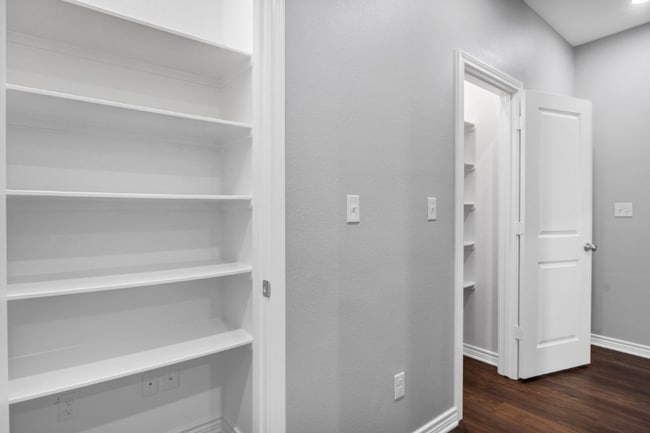Building Photo - 16117 Pawnee Dr