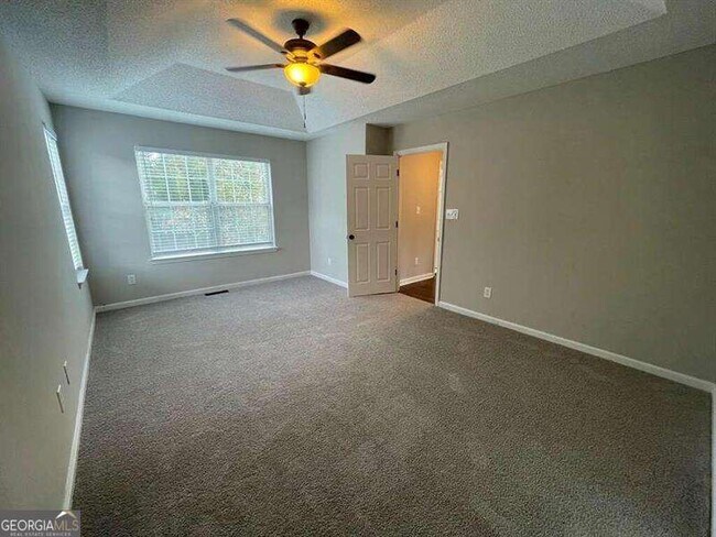 Building Photo - 2200 Burdett Ridge Dr