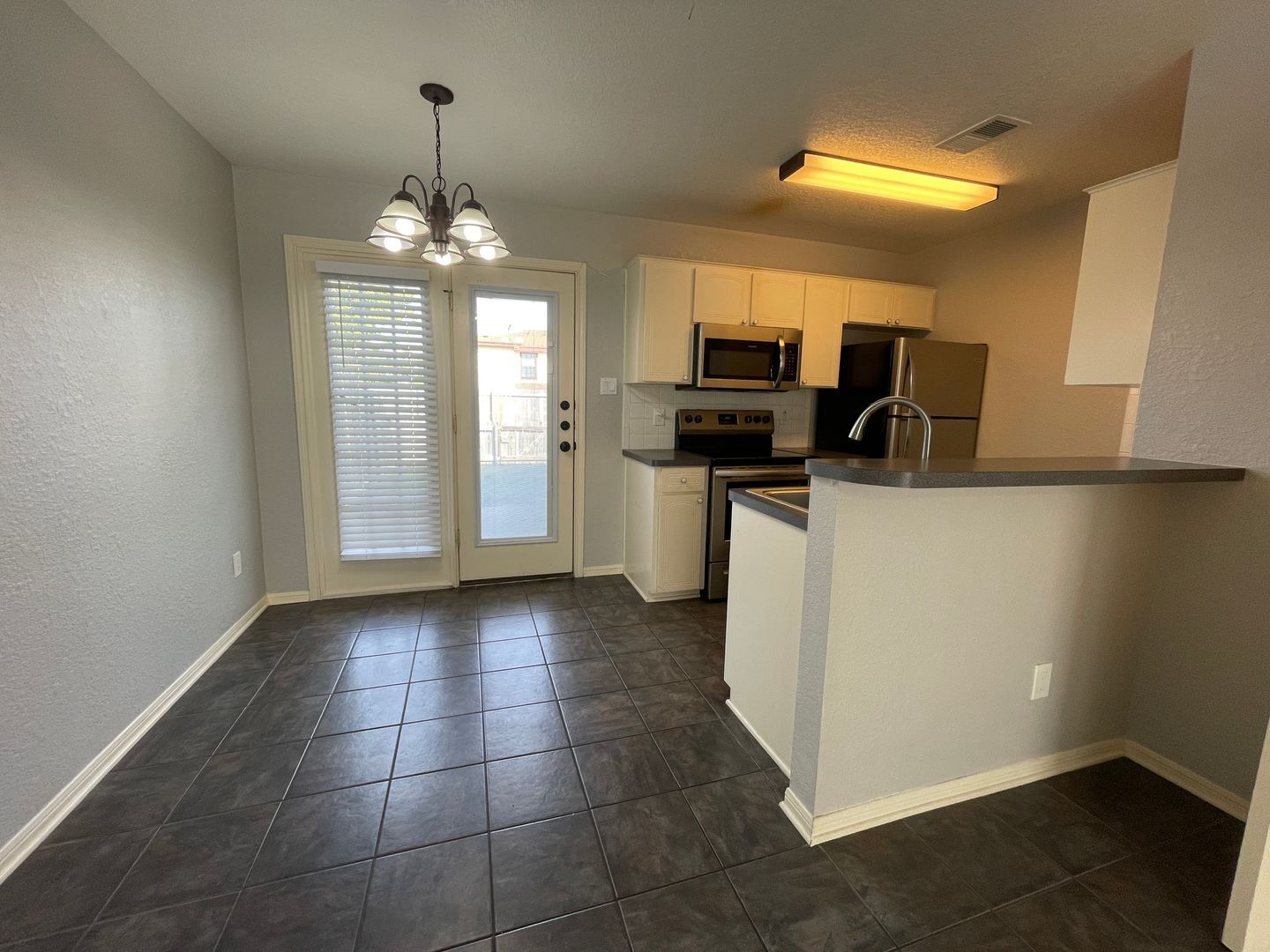 Building Photo - 1607 Dugger Cir