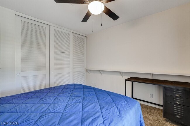 Building Photo - 3223 Pinehurst Dr