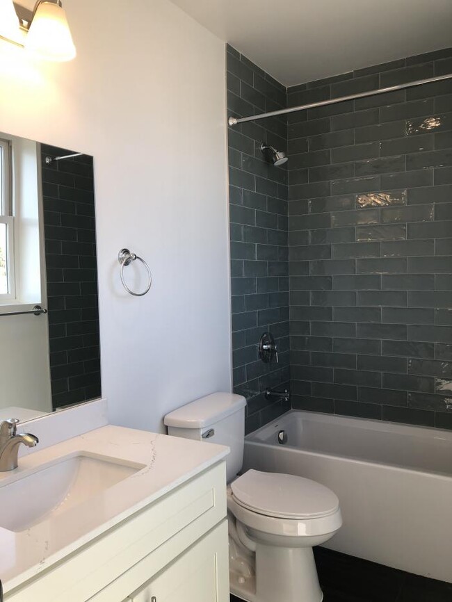 Building Photo - 3 bedroom in Oakland CA 94606