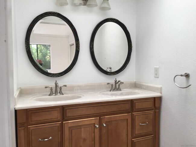 Building Photo - 8725 Caminito Abrazo