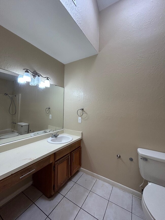 Building Photo - 8623 Oakridge Loop