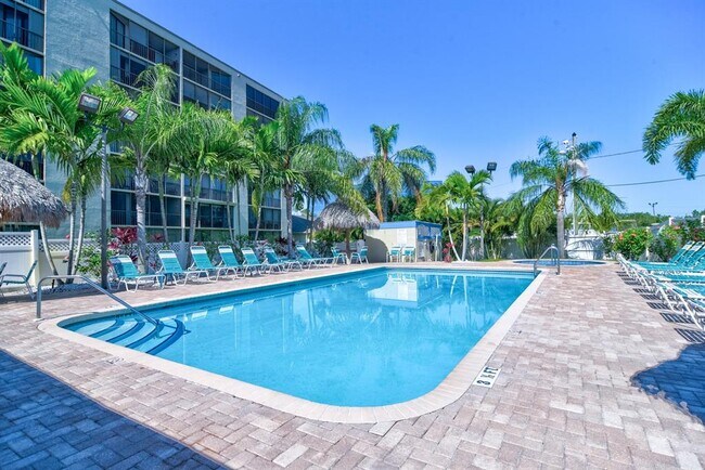 Building Photo - 900 Cove Cay Dr