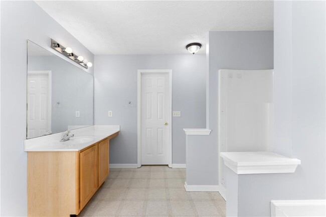 Building Photo - 400 Spring Head Dr SE
