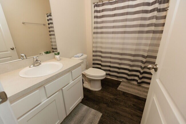 Building Photo - 4 Bedroom 2 bath home for rent