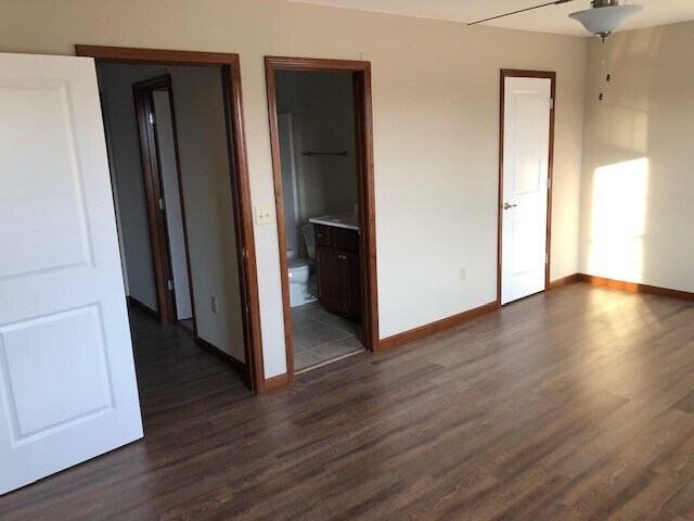 Building Photo - 2115 Suncrest