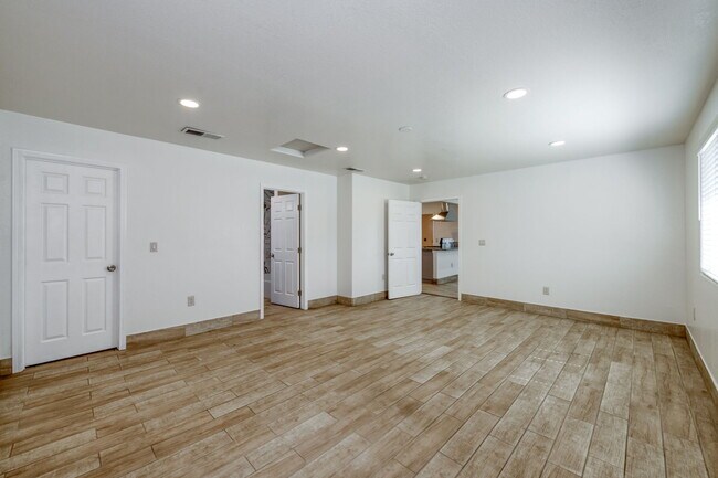 Building Photo - 10196 S Highland Ave