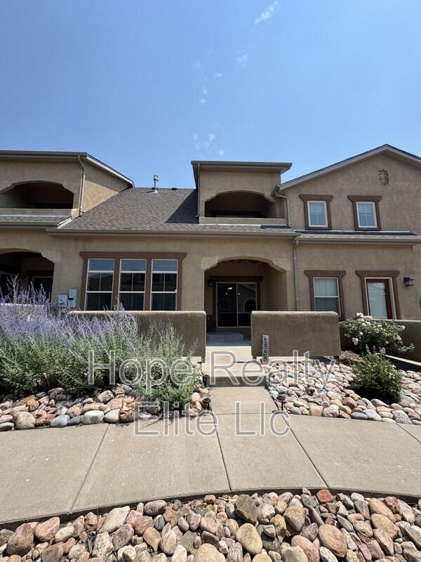 Primary Photo - 1555 Promontory Bluff View