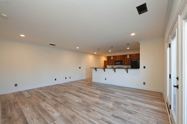 Building Photo - Spacious Germantown Gem!