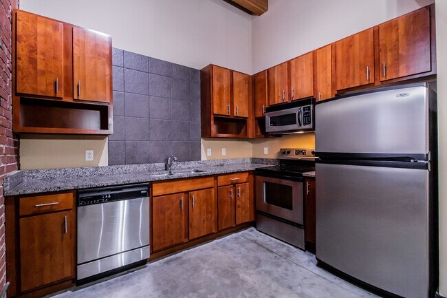 Building Photo - Gorgeous Loft-Ask About our Move in Special!!!